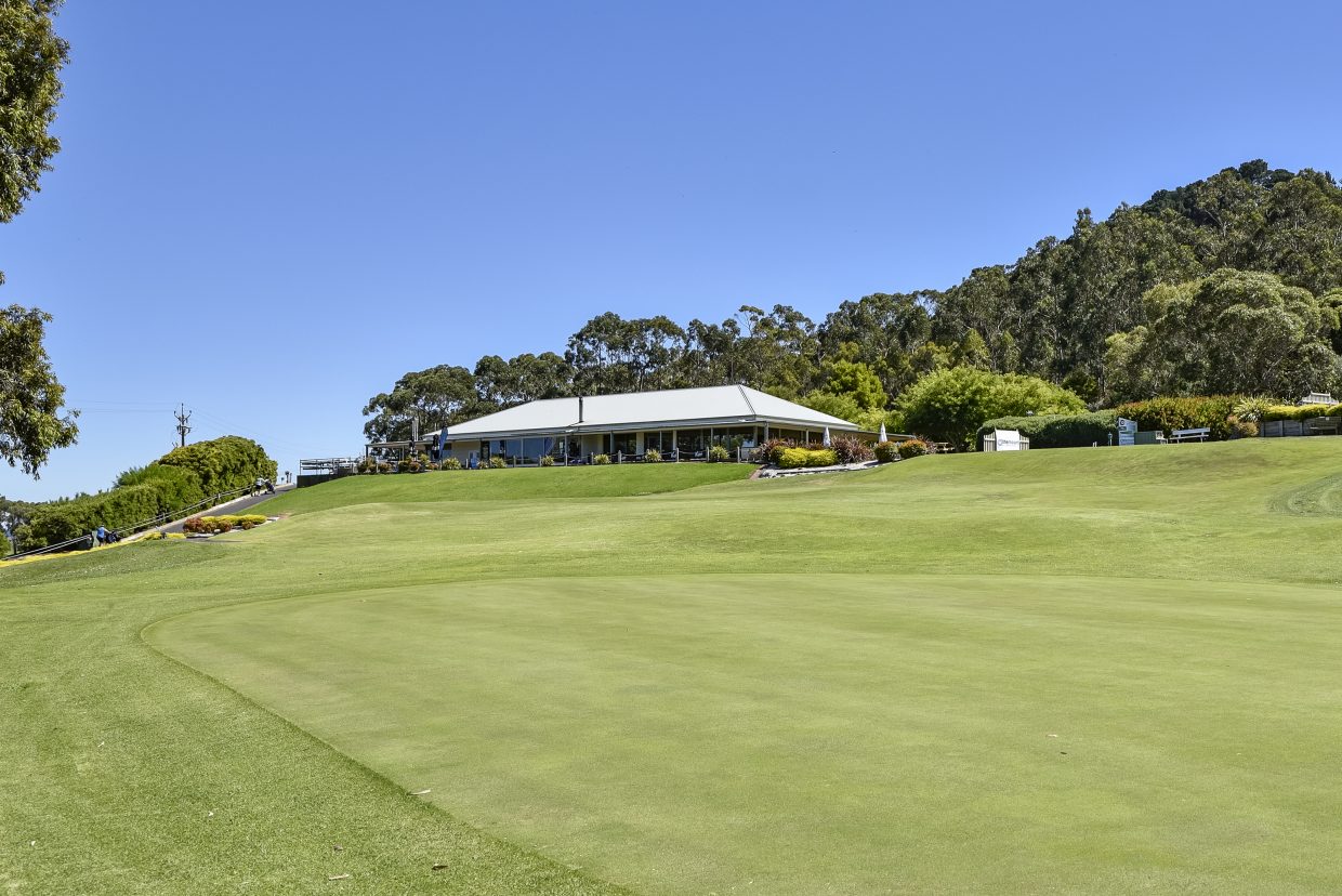 Par 4 Blue Lake Golf Club